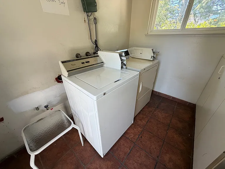 4497 Hamilton Ave #B — Photo 8