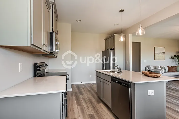 4 bed, 2.0 bath, 2040 sqft, $1,599 — Photo 4