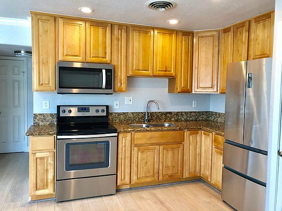 3rd image of 4120 Lotus Ave APT A