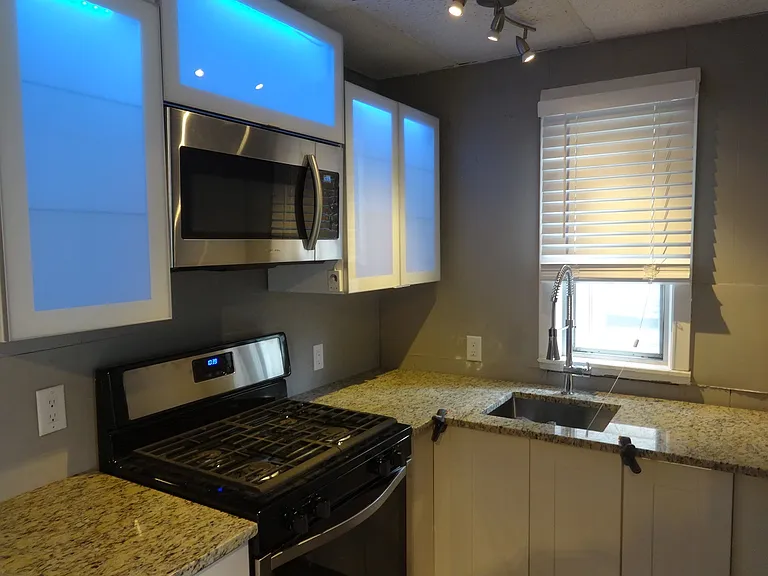 48 America St #1R — Photo 3