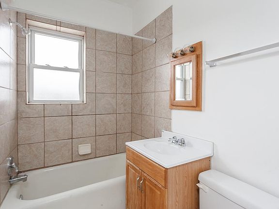 4th image of 35 N Kedzie Ave #303