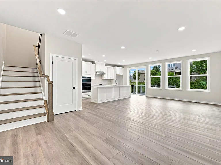 46 Grayson Ln — Photo 2