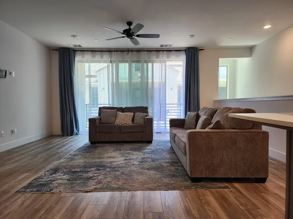 2816 E Teaberry Dr, Fresno, CA 93730