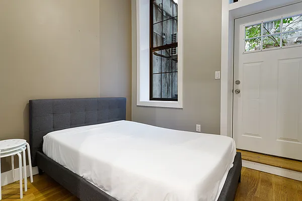 Rented by Safdie Realty Group | media 30