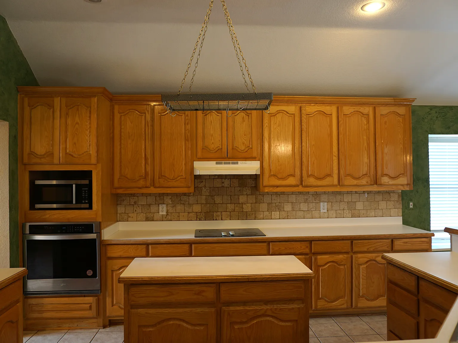 4 bed, 2266 sqft, $2,550 — Photo 4