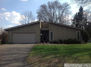 1726 Eldridge Ave W, Roseville, MN 55113