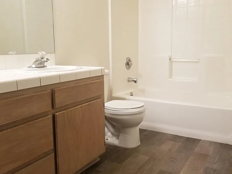 261 N 400 W — Photo 8