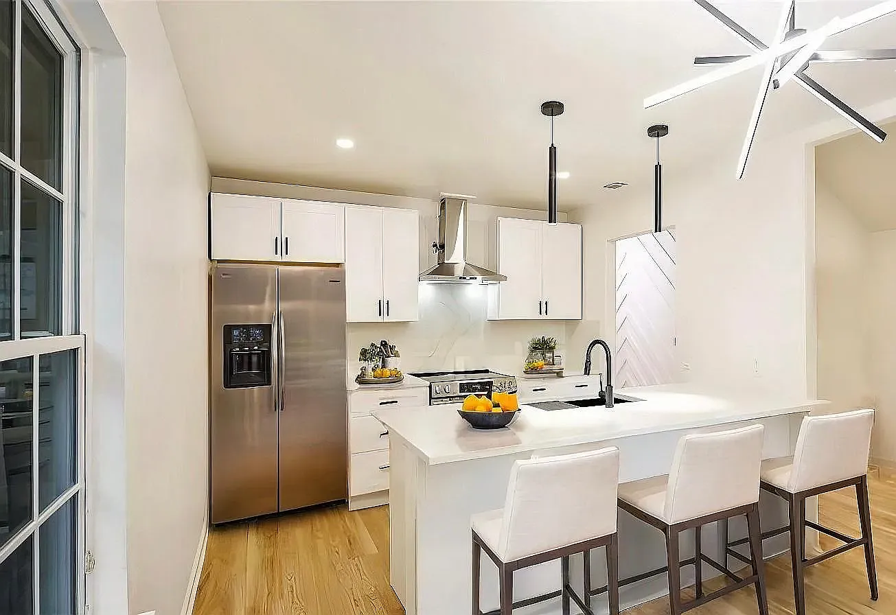 3 bed, 1479 sqft, $2,450 — Photo 2