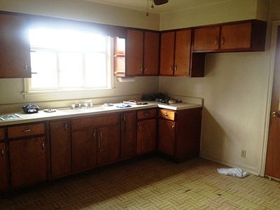 2nd image of 1243 Holly St