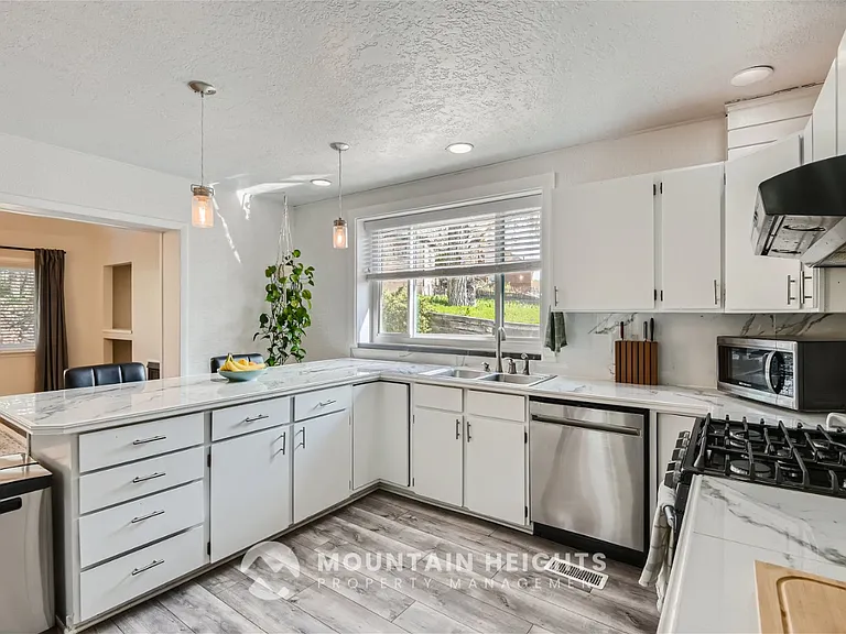 677 N Capitol St — Photo 8