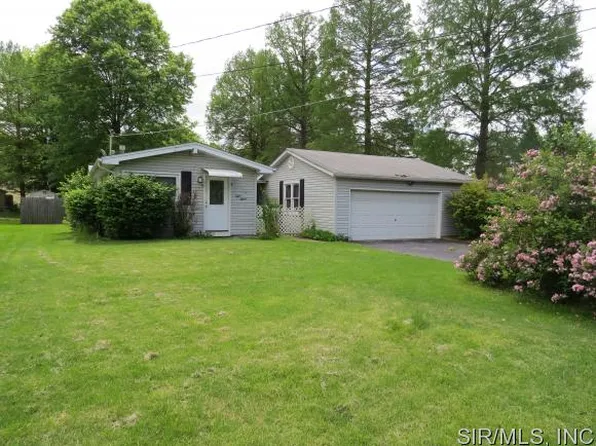 815 Southmoor Pl, Godfrey, IL 62035