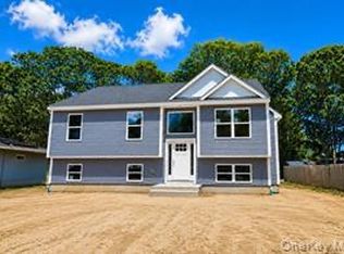 34 Malba Dr, Shirley, NY 11967
