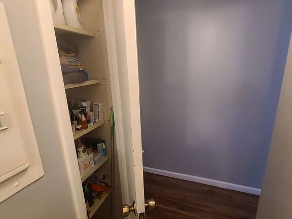 4th image of 205 S Millvale Ave #104