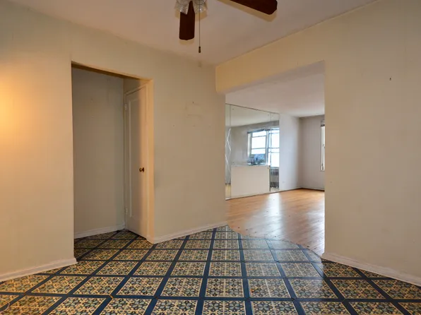 2514 East 7th Street image 1 of 8