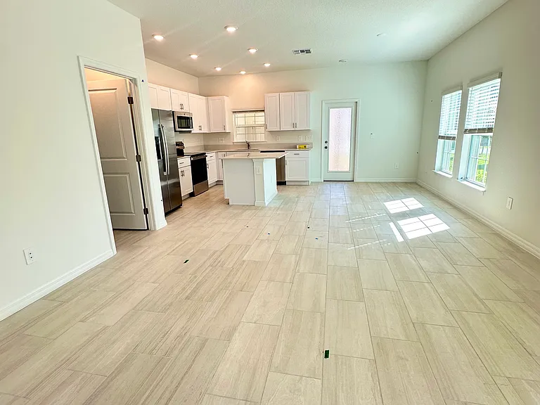10807 Ichetucknee Way — Photo 4