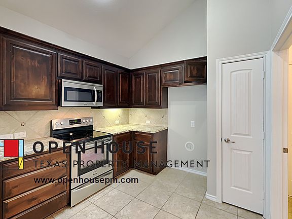 5th image of 3313 Tamarack Ln