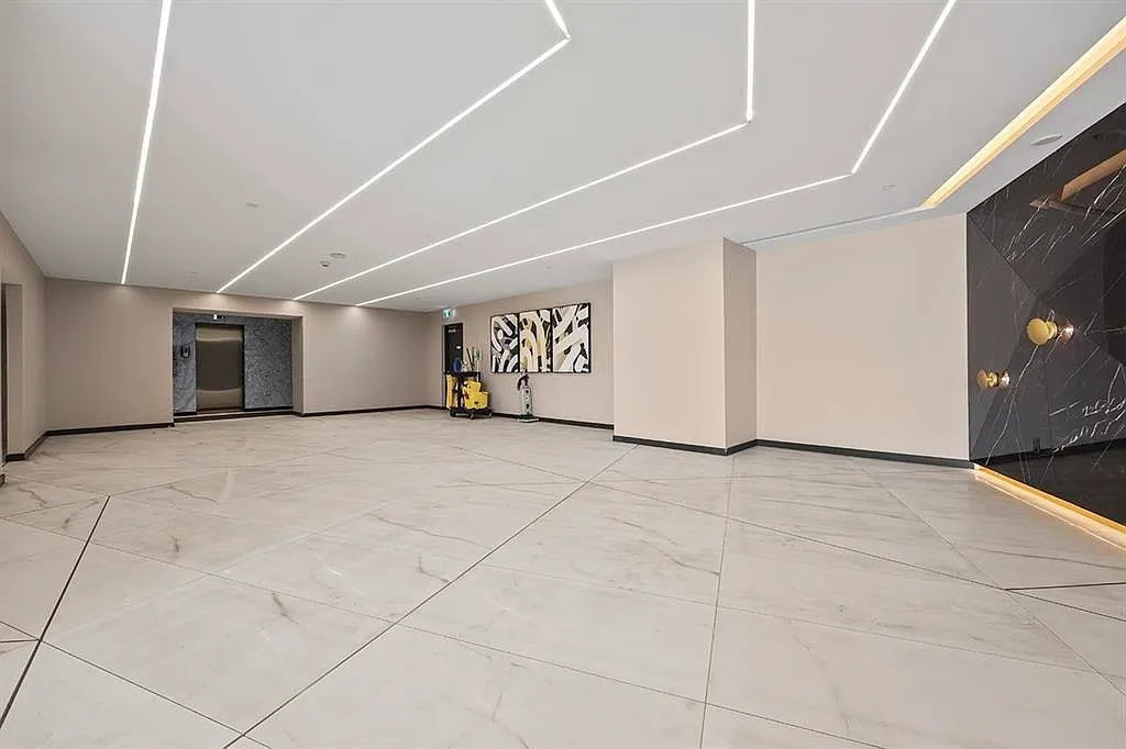 2 bed, 867 sqft, $2,700 — Photo 2