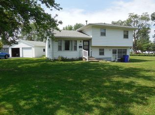 2965 S Crestwood Dr, Decatur, IL 62521