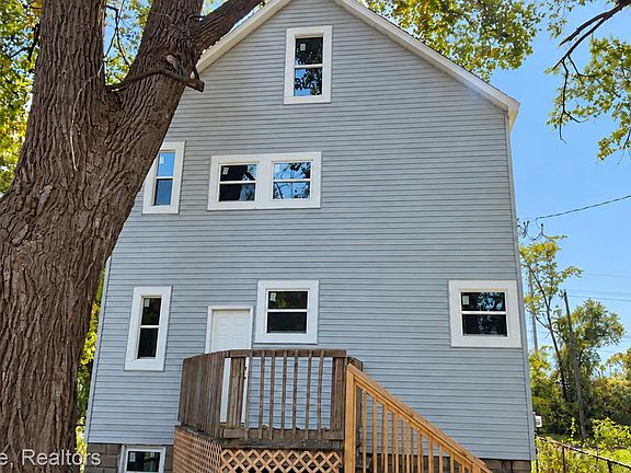 3rd image of 9026 Thaddeus St