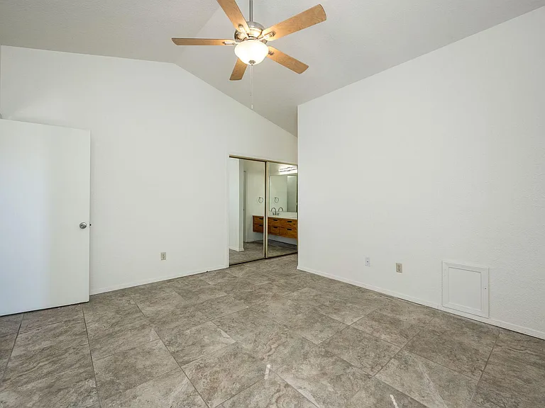 2136 Pioneer Ave — Photo 8