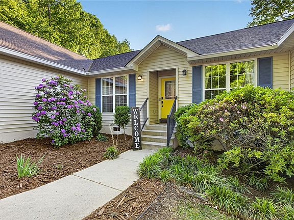 3rd image of 322 Shorecrest Dr