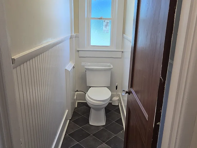 2201 Bashford Manor Ln — Photo 28