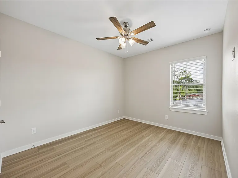 2329 Austin Ave N #B — Photo 8