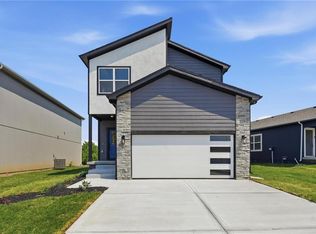 806 Glenn Cir, Raymore, MO 64083