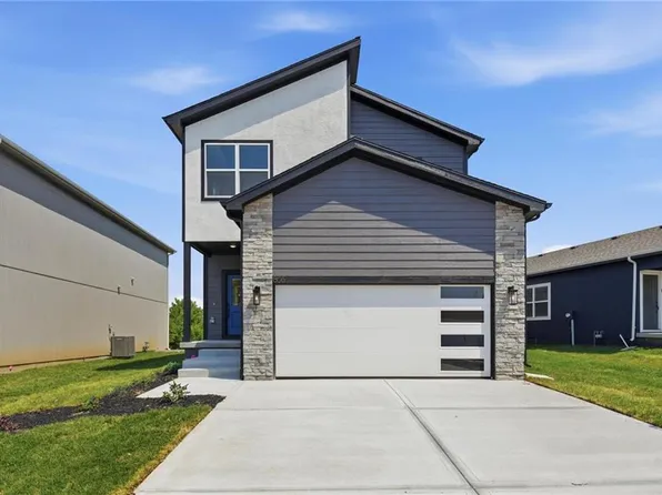 806 Glenn Cir, Raymore, MO 64083