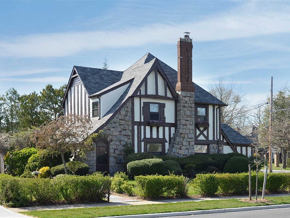 1st image of 44 Earle Ave