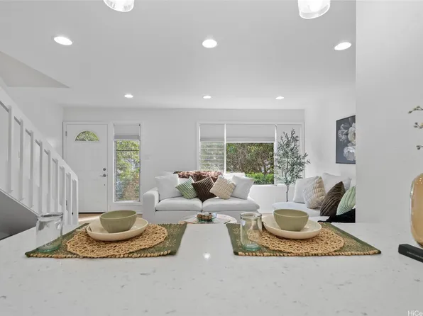 1151 Wainiha St APT D, Honolulu, HI 96825