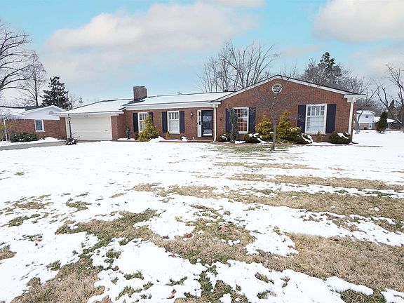 2nd image of 901 Canterbury Dr