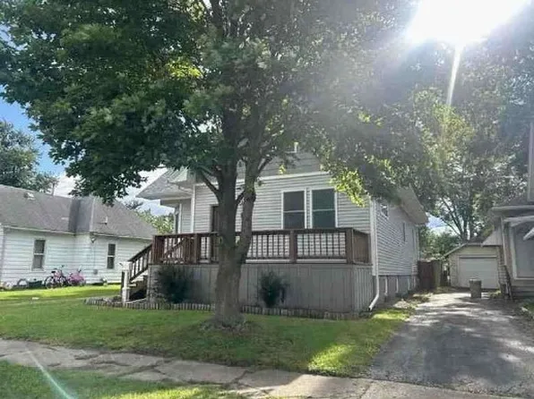 208 N Oak St, Villa Grove, IL 61956