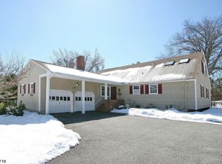 11 Dawn Dr, Basking Ridge, NJ 07920