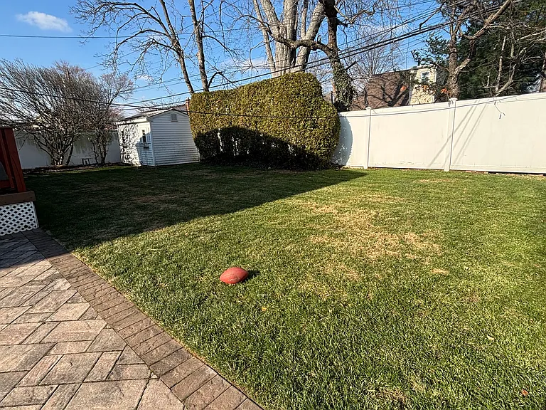 Susan Dr — Photo 22