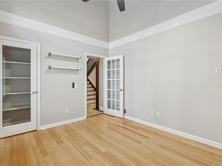 6895 Riverside Dr — Photo 20