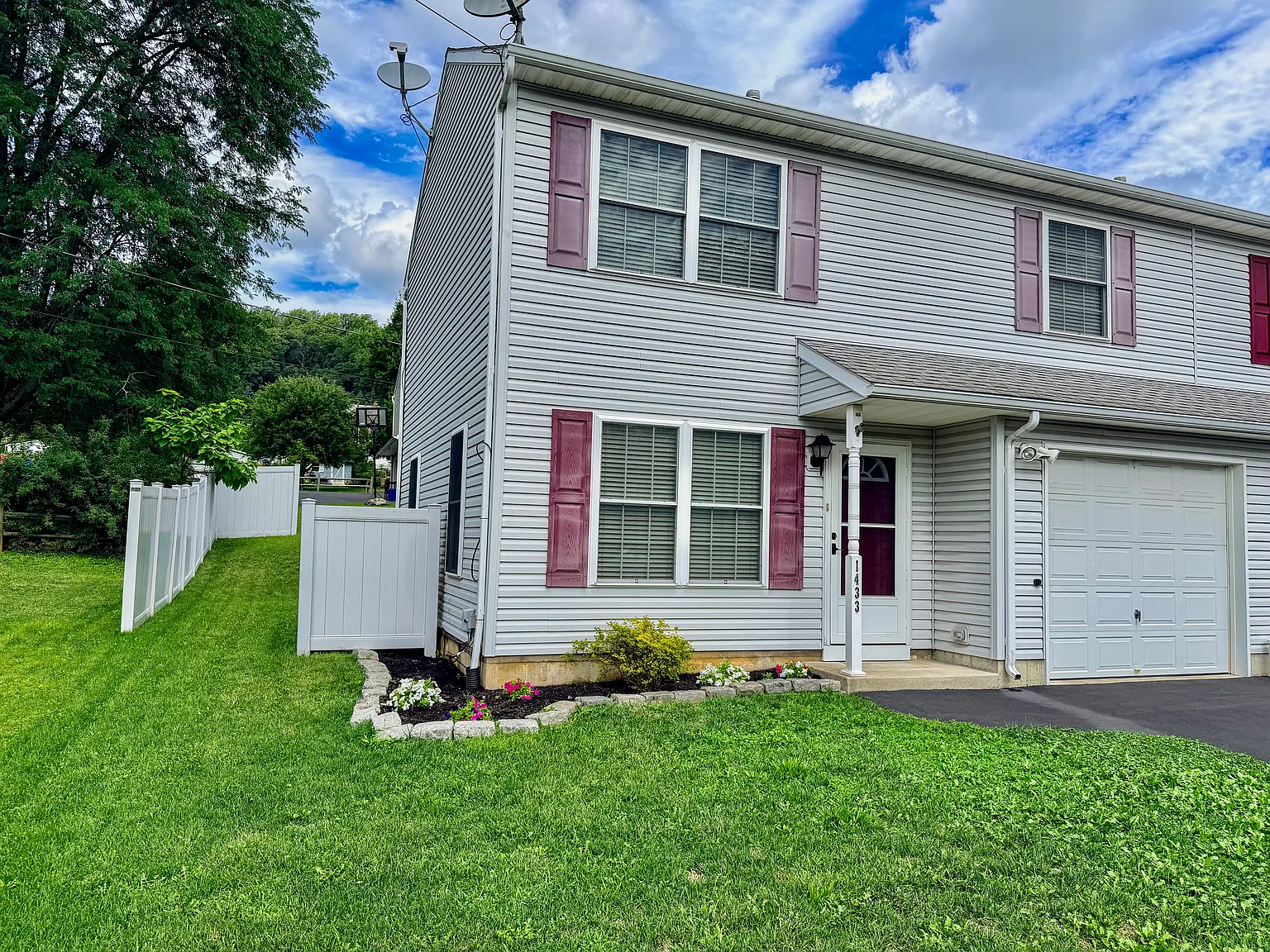 3 bed, 1200 sqft, $2,350 — Photo 1