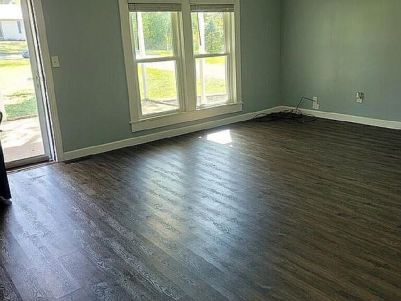 4th image of 102 Community Dr