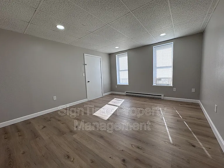 229 N Jonathan St #201 — Photo 4