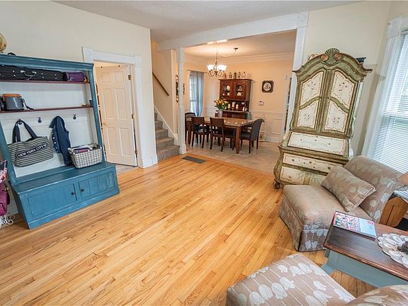 5th image of 712 W Ashland Ave