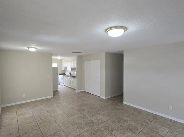 3111 E Cayuga St, Tampa, FL 33610