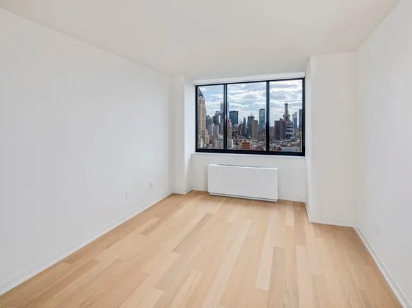 1 Columbus Place image 10 of 30