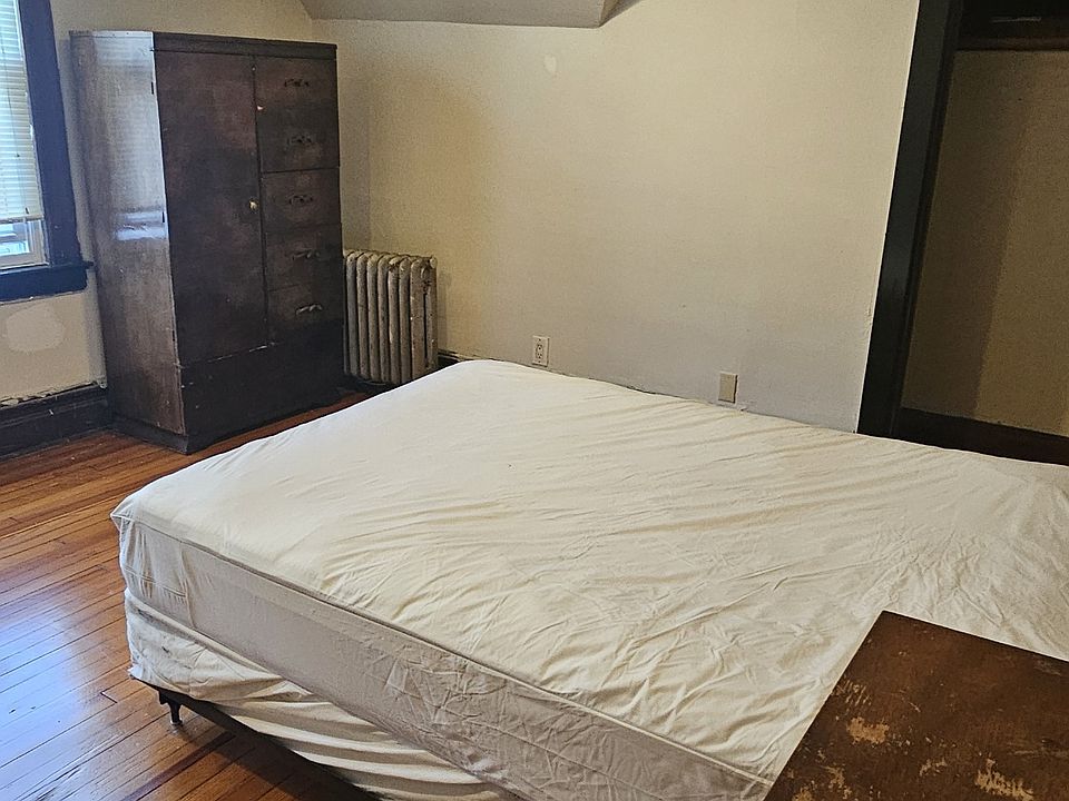 2nd image of 125 Franklin Ave