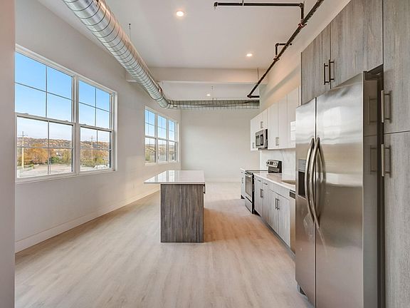 2nd image of 207 N Front St #209