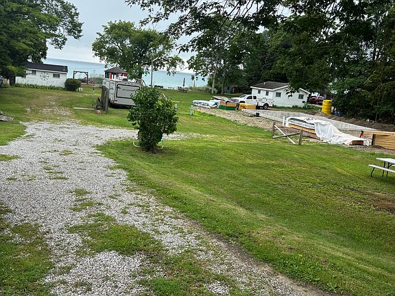 4th image of 7024 Lakeport Dr