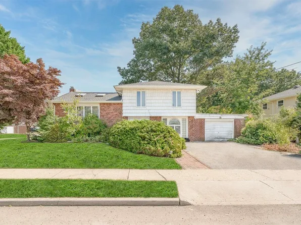 39 Linda Drive, Massapequa Park, NY 11762