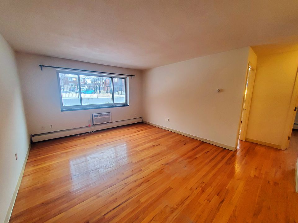 1st image of 245 Kelton St #10