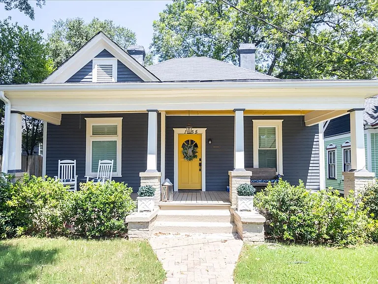 1755 Lyle Ave — Photo 2