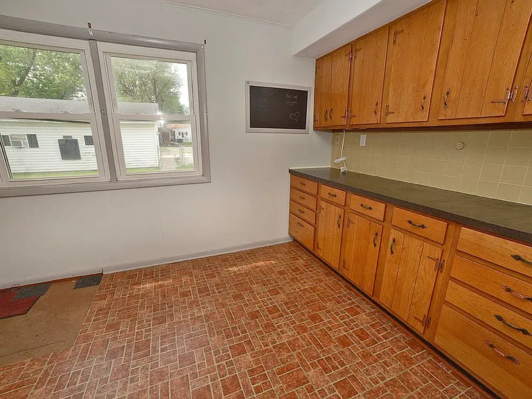 1105 W Lafayette St — Photo 7