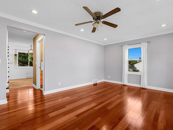 4th image of 1004 Green STREET